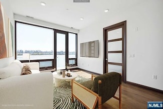 9 Somerset Ln Unit 605, Edgewater, NJ 07020