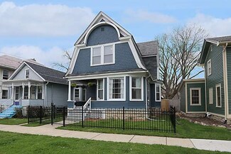 421 Spruce St, Aurora, IL 60506