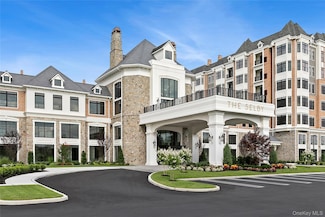 695 Merrick Ave Unit 304, Westbury, NY 11590