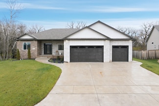 384 E Timber Creek St, Haysville, KS 67060