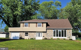 4 Greenbriar Ln, Cinnaminson, NJ 08077