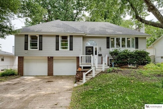 1111 Laport Dr, Papillion, NE 68046