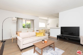 5403 Newcastle Ave Unit 69, Encino, CA 91316