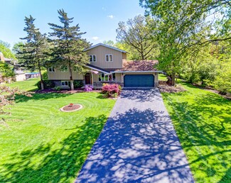 15W739 82nd St, Burr Ridge, IL 60527