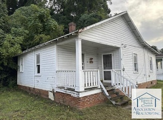11 Henry St, Martinsville, VA 24112