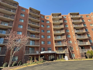 1 Bloomingdale Place Unit 101, Bloomingdale, IL 60108