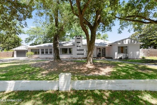 114 Camellia Dr, Pass Christian, MS 39571