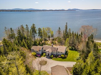 17 Goldfinch Ln, Surry, ME 04684