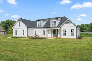 213 Deerwood Dr, Lexington, NC 27295