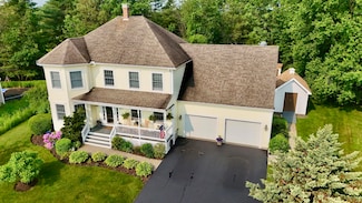 54 Victoria Dr, Westbrook, ME 04092