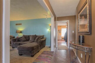 7615 W 90th St, Overland Park, KS 66212