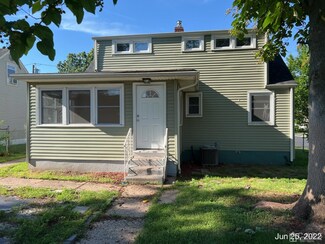 20 N Smith St, Avenel, NJ 07001