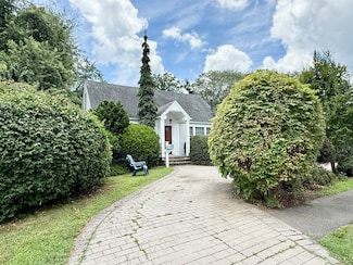 271 Jeniford Rd, Fairfield, CT 06824