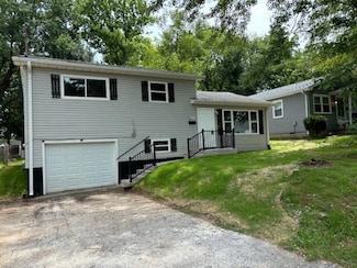 2074 N Albertha Ave, Springfield, MO 65803