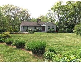 6 Summer St, Mattapoisett, MA 02739