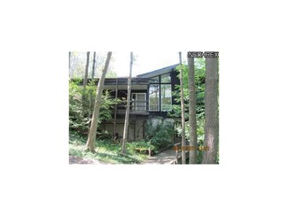 80 Greentree Rd, Chagrin Falls, OH 44022
