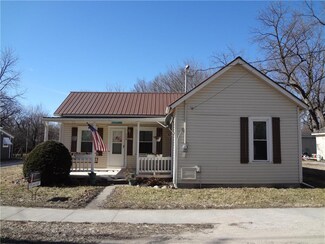 208 S 4th St, Edwardsville, KS 66111