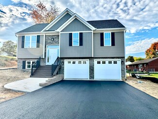 1109 Nover Ave, Hollins, VA 24019