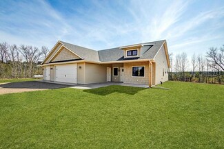 1375 Carriage Hill Dr, Hinckley, MN 55037