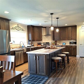 196 E 4th St, Durant, OK 74701