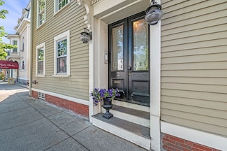 2 Hawthorne Blvd Unit 4, Salem, MA 01970