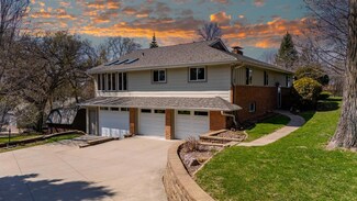 30 Interlachen Ln, Excelsior, MN 55331