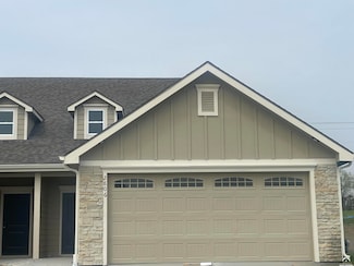 2806 Chasehire Dr, Lawrence, KS 66046