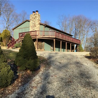 421 Willowbrook Rd, Apollo, PA 15613