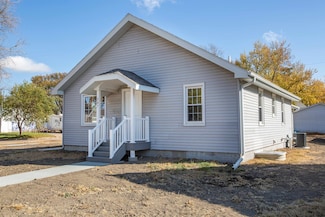 247 W Hawthorne St, Minden, NE 68959