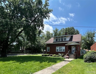 733 S 6th St, Carrollton, IL 62016
