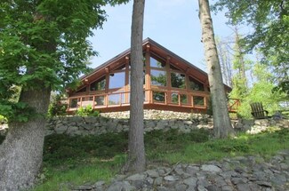 30 N Greenwood Ln, Athens, NY 12015