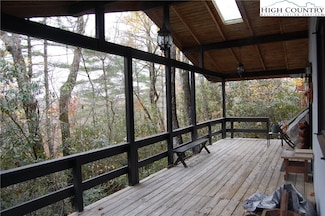 202 Knoll Cir, Newland, NC 28657