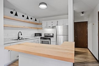 4004 Foss Rd Unit 203, Columbia Heights, MN 55421