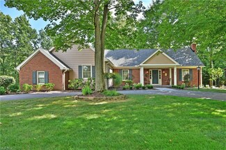 8016 Spartan Dr, Youngstown, OH 44512