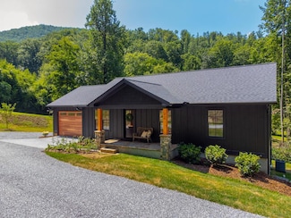 22 Crossing Ln, Sylva, NC 28779