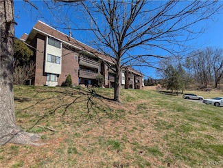 1575 Creekside Rd Unit 14, Whitehall, PA 18052