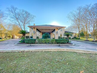 207 Valley View Dr, Lafayette, LA 70501