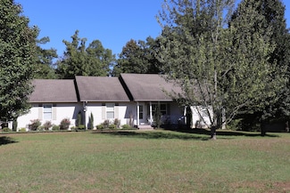 829 Clear Creek Pkwy, Clarkrange, TN 38553