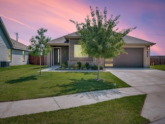 1504 Central Park Dr, Alvarado, TX 76009