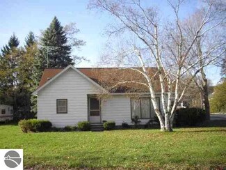 543 N Front St, Suttons Bay, MI 49682