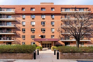 135 Pleasant St Unit 605, Brookline, MA 02446