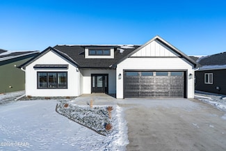 6019 S 14th St, Grand Forks, ND 58201