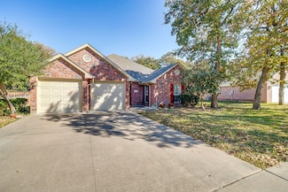 845 Royal Oak Ln, Burleson, TX 76028