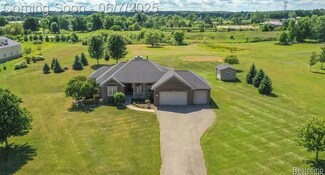 203 Dena Marie Dr, Ortonville, MI 48462