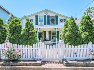 173 14th Ave, Sea Cliff, NY 11579