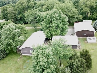 16621 320th Way, Earlham, IA 50072