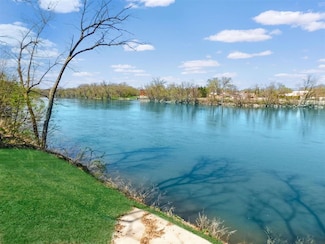 226 S Blackhawk Blvd, Rockton, IL 61072