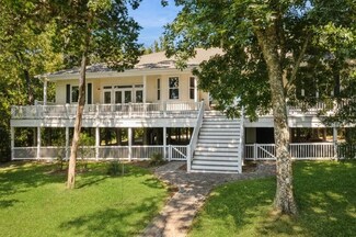 385 Red Barn Rd, Freeport, FL 32439