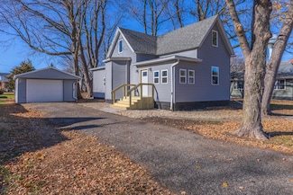 208 S Division St, Stanford, IL 61774