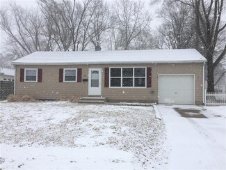 303 3rd Ave, Hiawatha, IA 52233